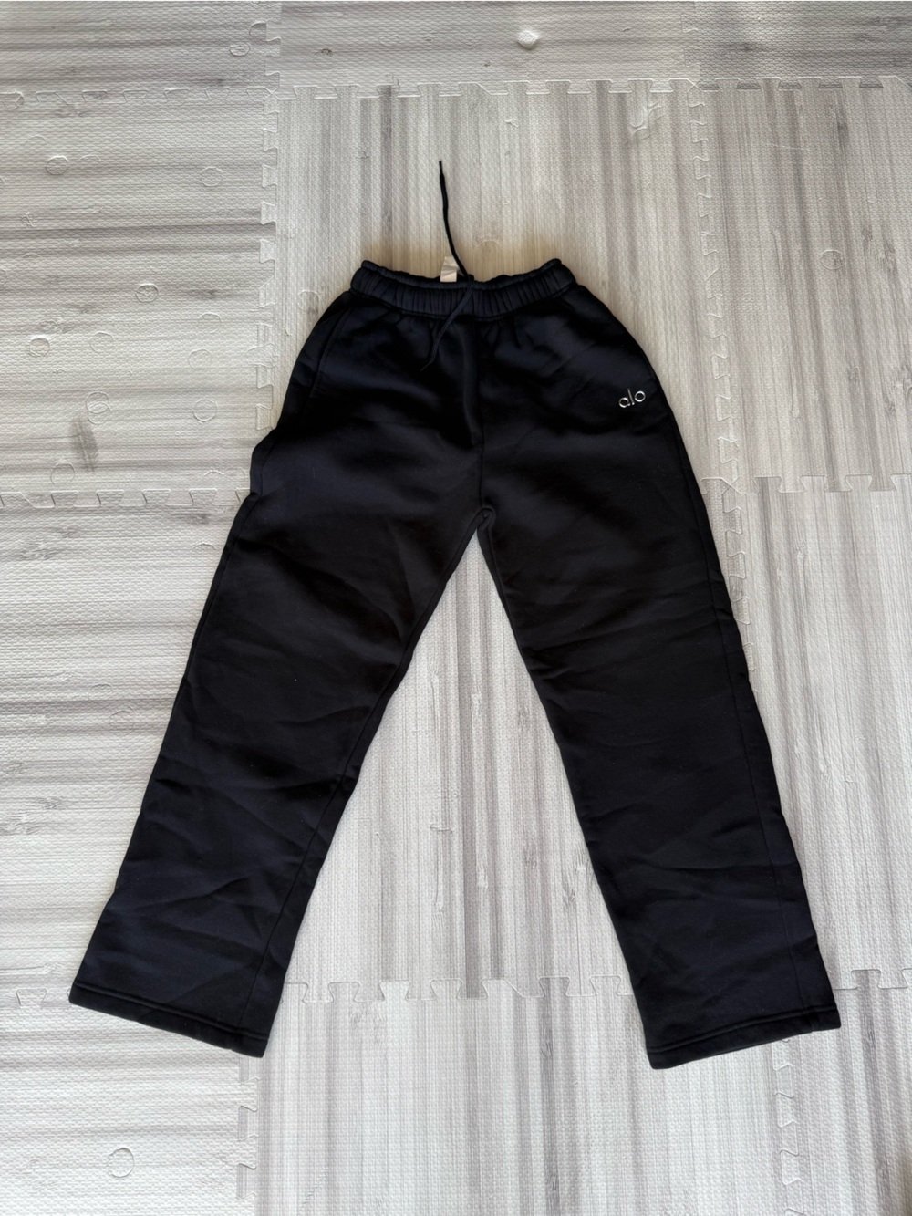 ALO Yoga Black Straight Leg Pants & Hoodie Set - Picture 4 of 11